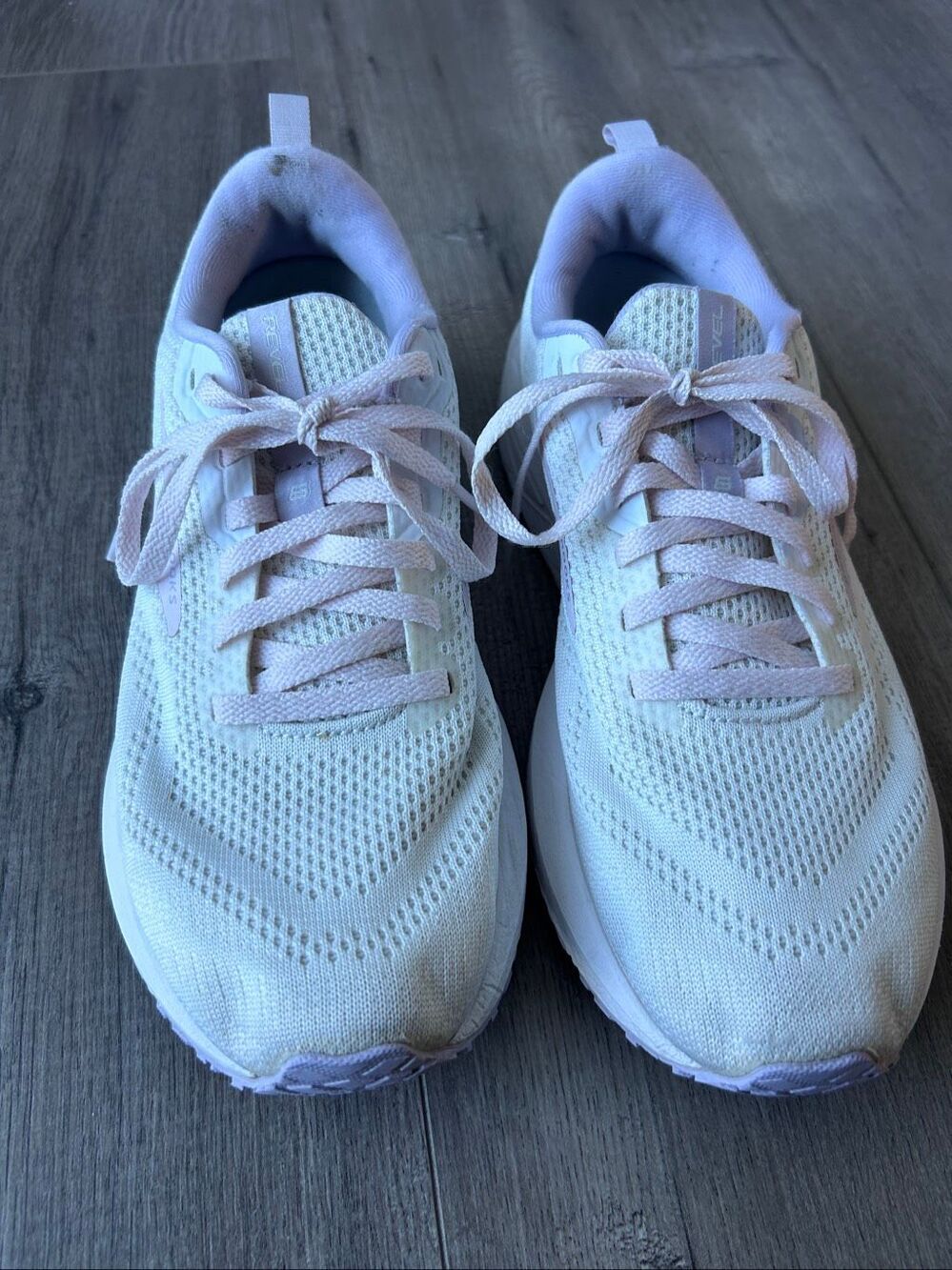 Brooks Revel 6 Running Shoes white purple Athletic Sneakers - Womens Size 9